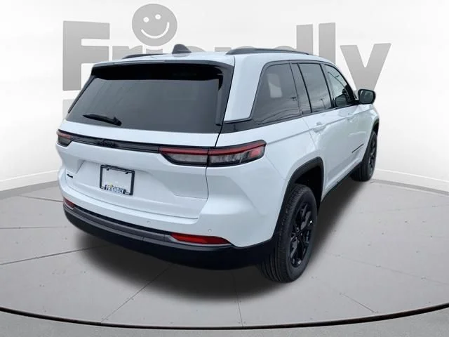 New 2026 Bright White Clear-Coat Exterior Paint Jeep Altitude image 4
