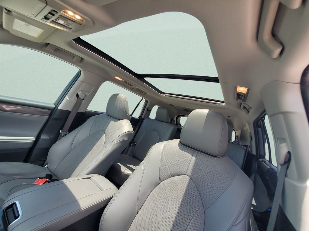 Used 2022  Toyota Platinum image 17