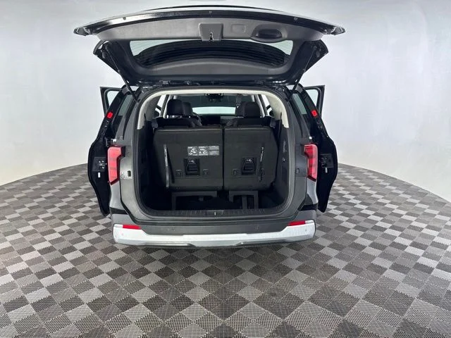Used 2025 Black Kia LXS image 17
