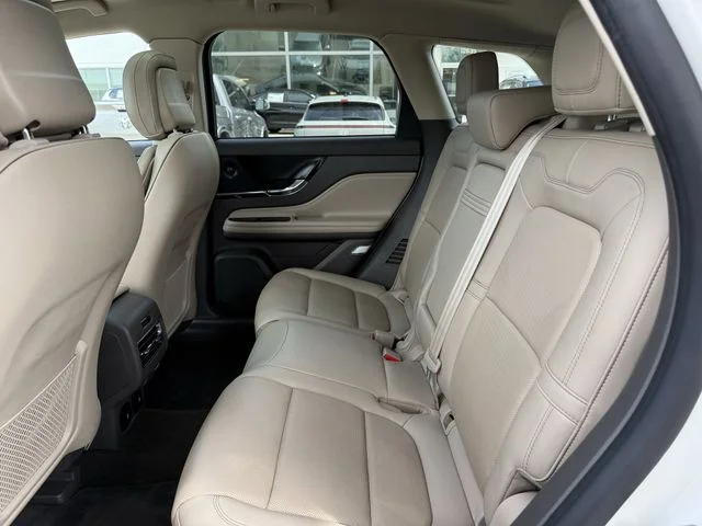 Used 2022 White Lincoln Grand Touring image 25
