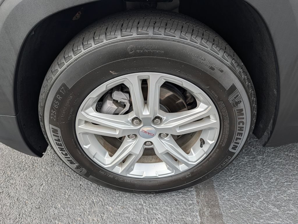 Used 2024 Silver GMC SLE image 28
