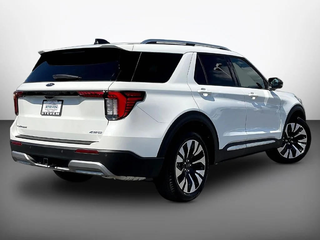 New 2026 Star White Metallic Tri-Coat Ford Platinum™ image 16