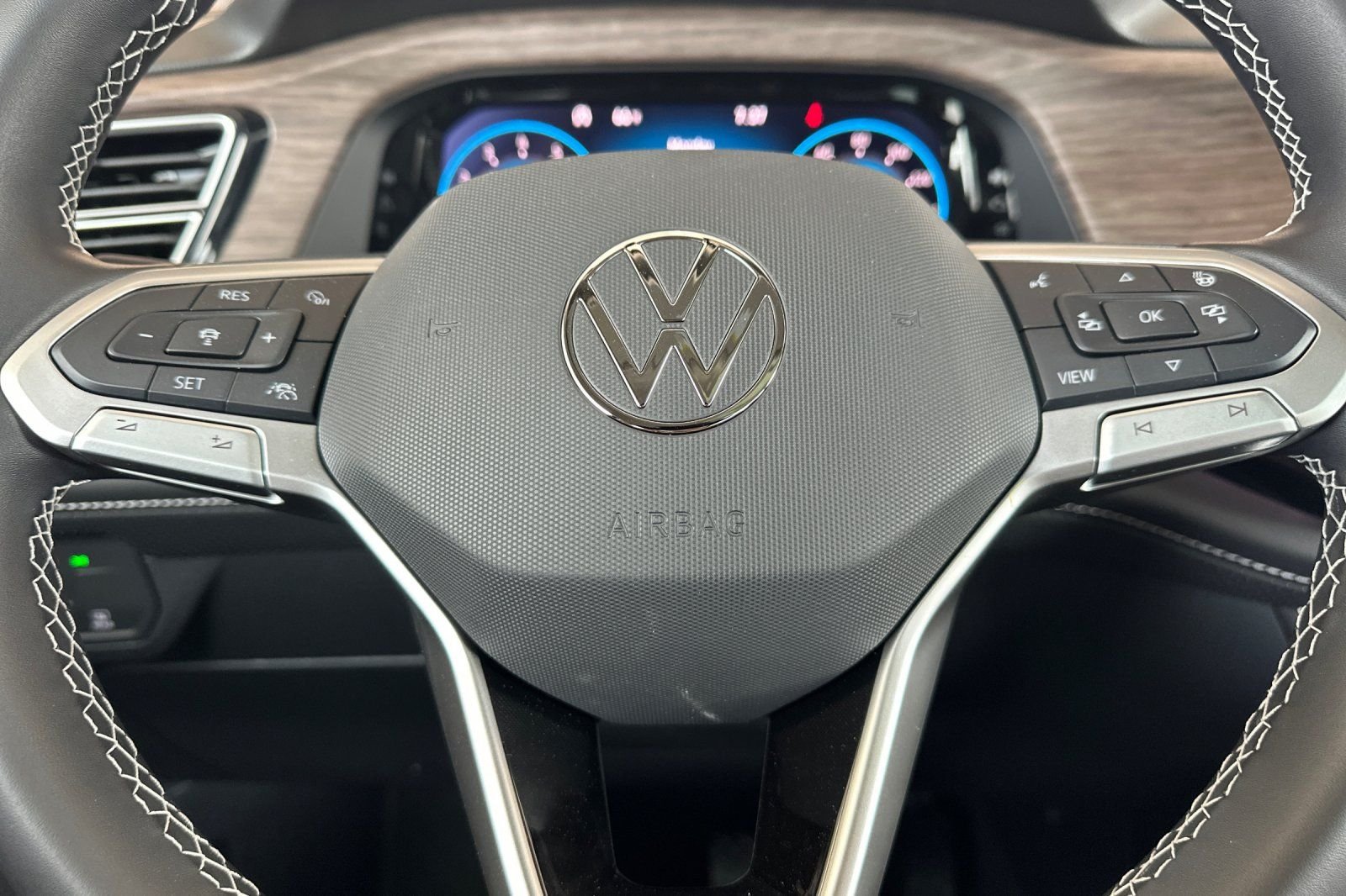 New 2026 Deep Black Pearl Volkswagen 2.0T SEL image 24