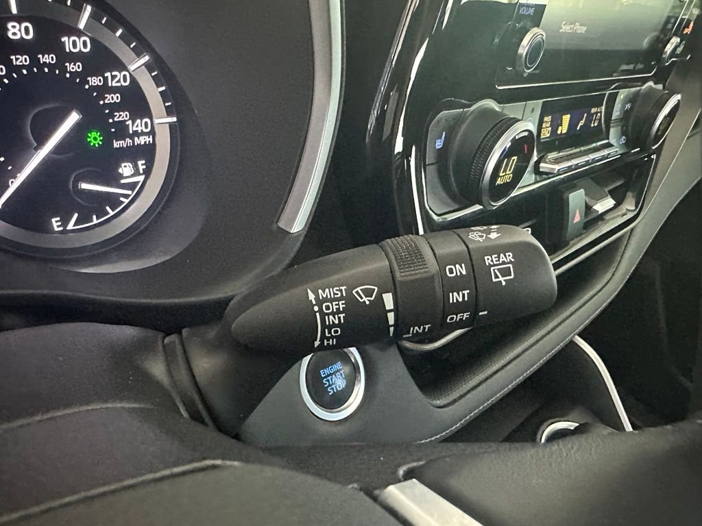 Used 2020  Toyota XLE image 22