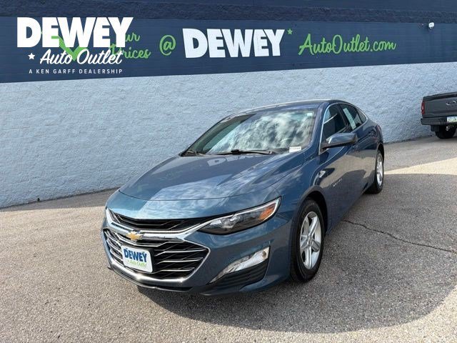Used 2024 Lakeshore Blue Metallic Chevrolet LT image 1