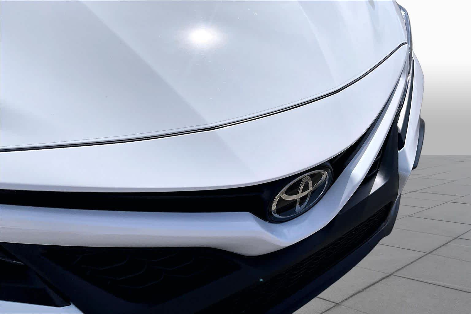 Used 2024 Ice Cap Toyota SE image 27