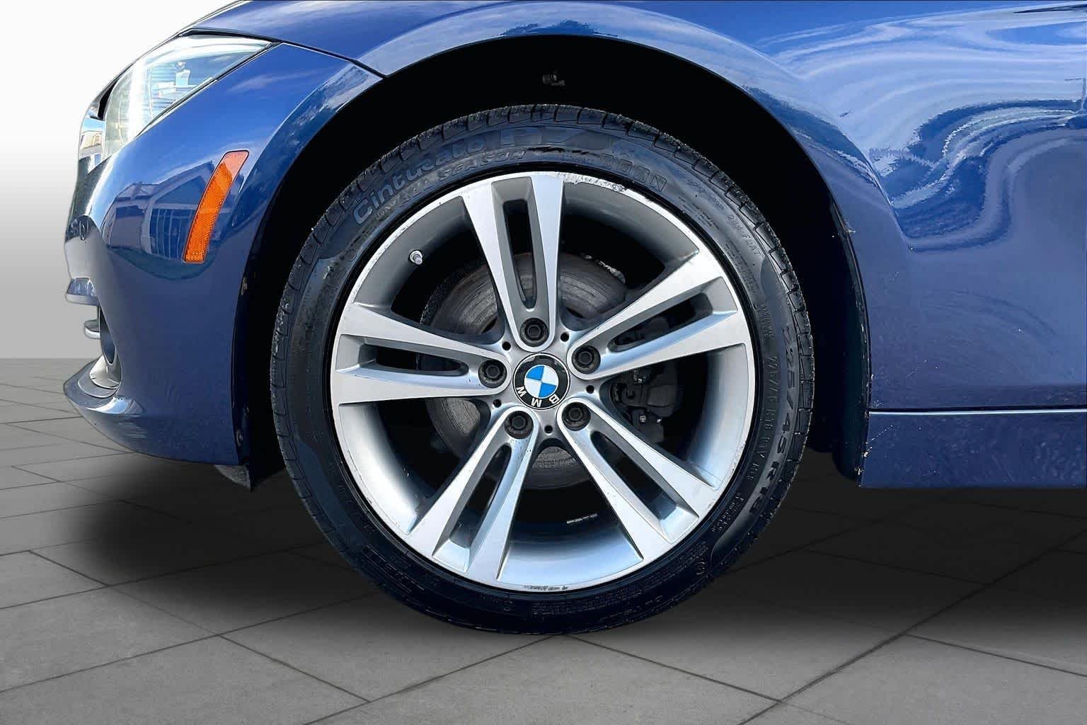 Used 2018 Mediterranean Blue Metallic BMW 330i xDrive image 10