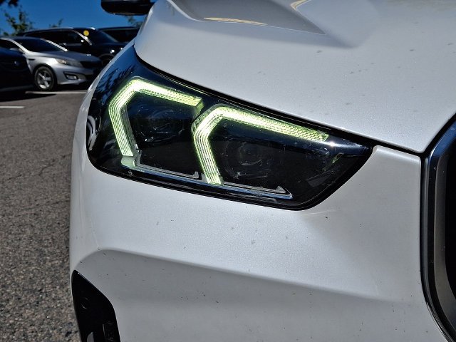 Used 2023 White BMW xDrive28i image 12