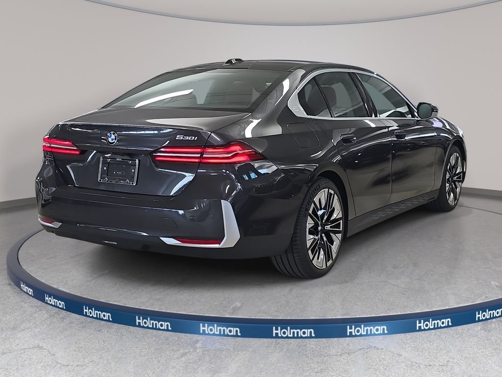 New 2027 Dark Graphite Metallic BMW 530i image 4