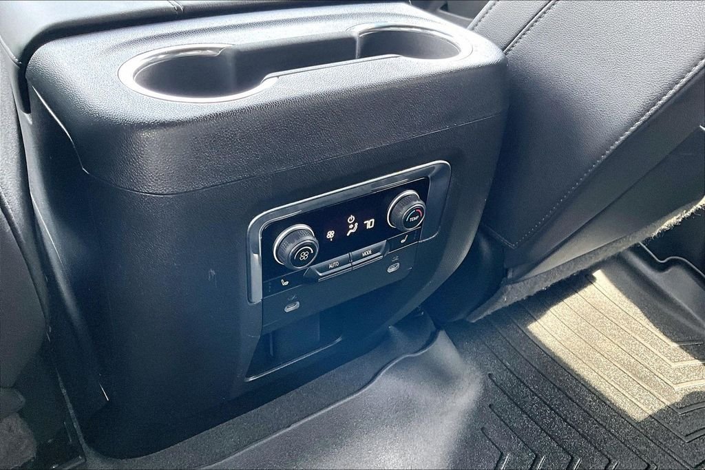Used 2022 Gray Chevrolet Z71 image 22
