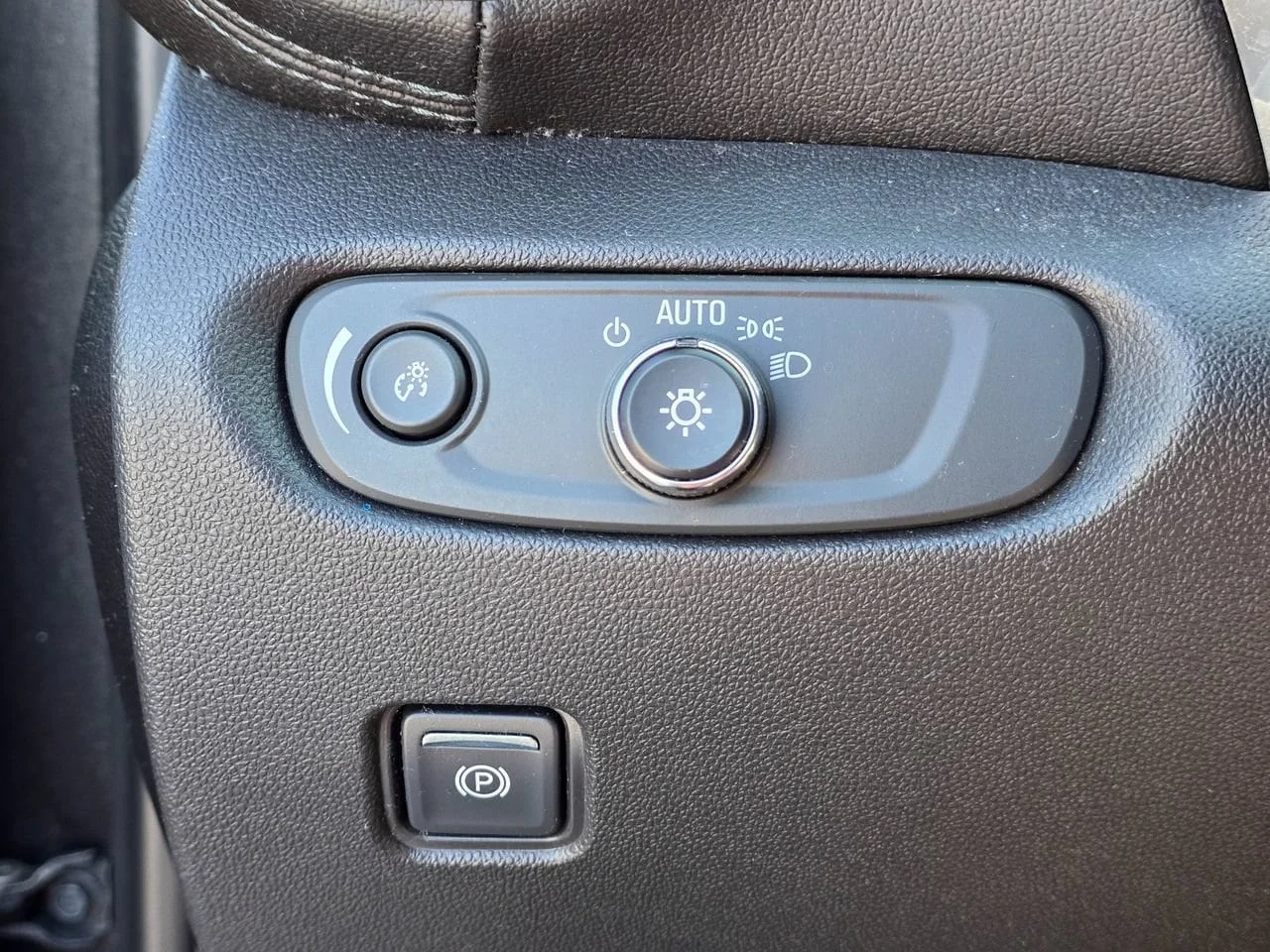 Used 2022 Iron Gray Chevrolet LT w/2LT image 20