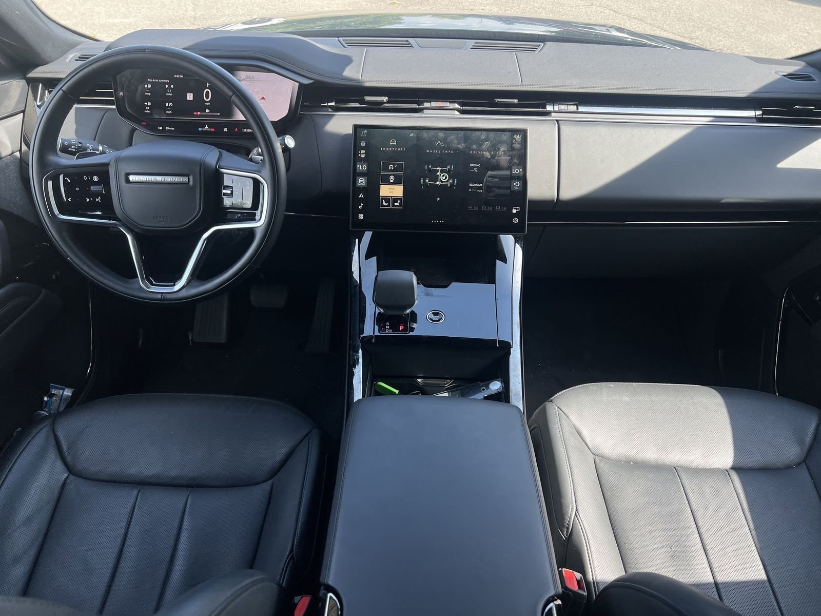 Used 2025 Black Land Rover SE image 5