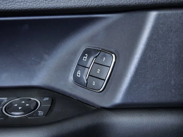 Used 2019 White Ford Platinum image 26