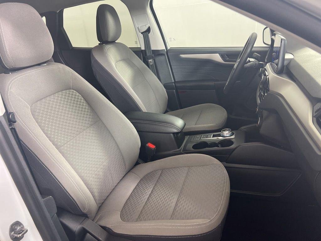 Used 2022 Oxford White Ford SE image 20