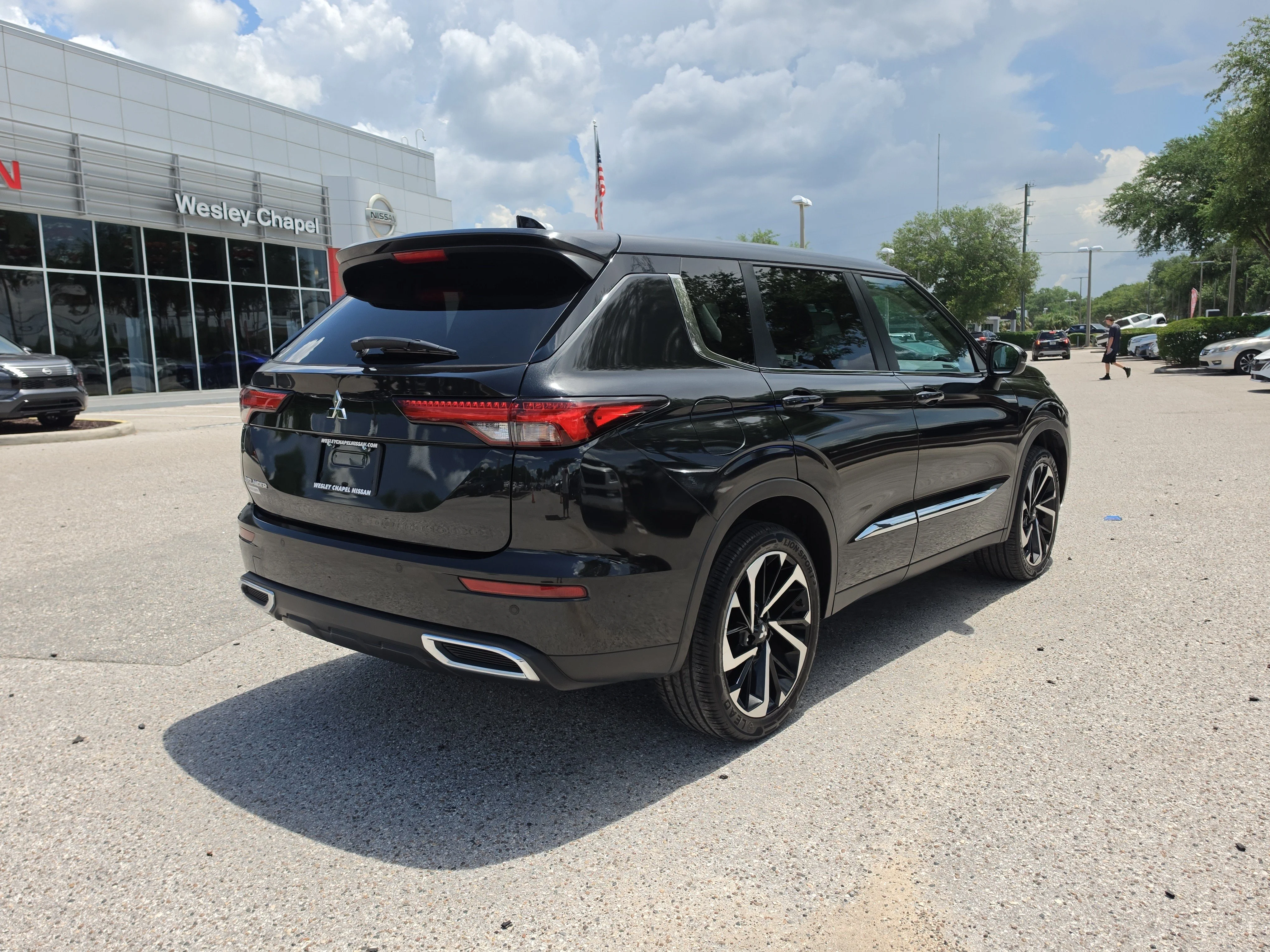 Used 2022 Black Diamond Mitsubishi ES image 8