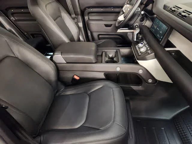 Used 2024 Santorini Black Metallic Land Rover S image 3