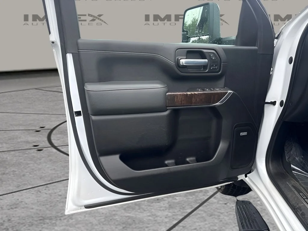 Used 2021 White GMC Denali image 18