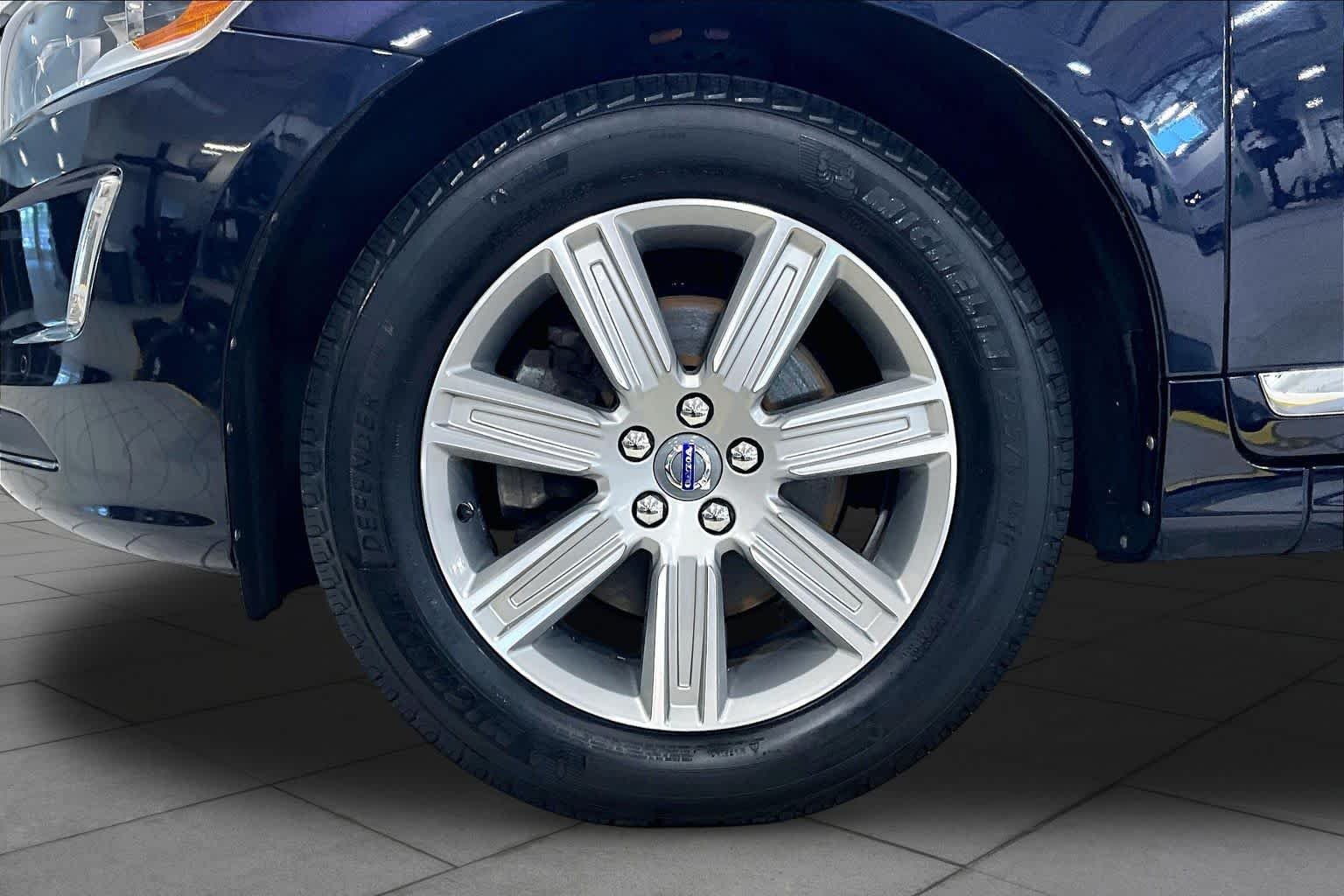 Used 2016 Magic Blue Metallic Volvo T6 Drive-E image 11