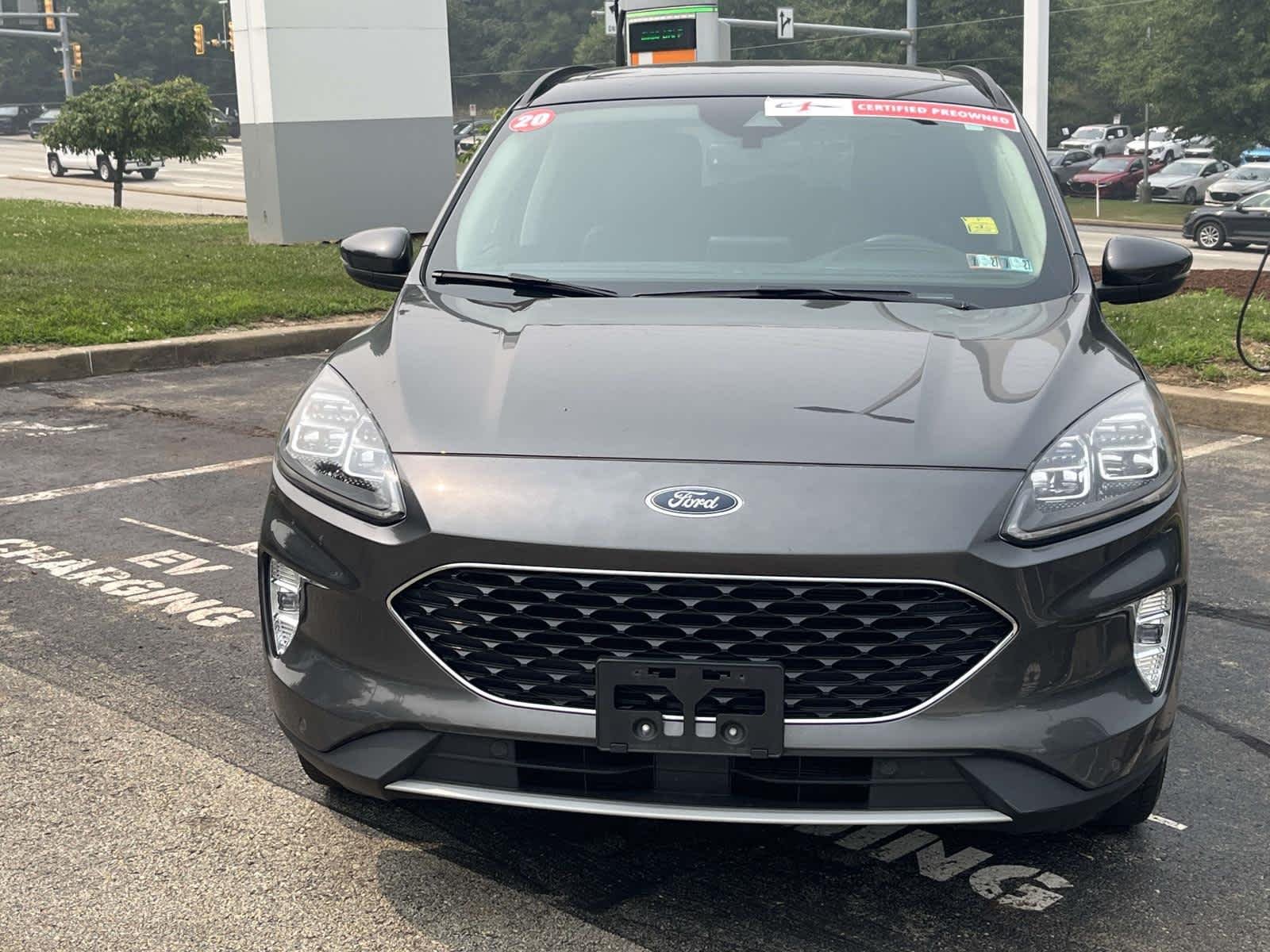 Used 2020  Ford Titanium Hybrid image 12