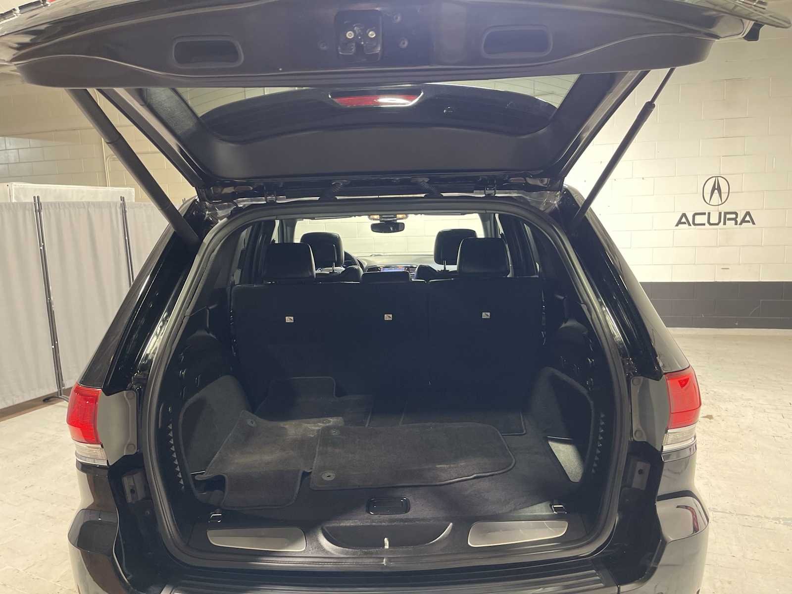 Used 2019 Diamond Black Crystal Pearlcoat Jeep Limited image 19