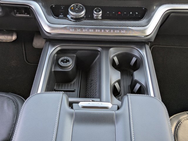 New 2025 Star White Metallic Tri-Coat Ford Platinum® MAX image 21