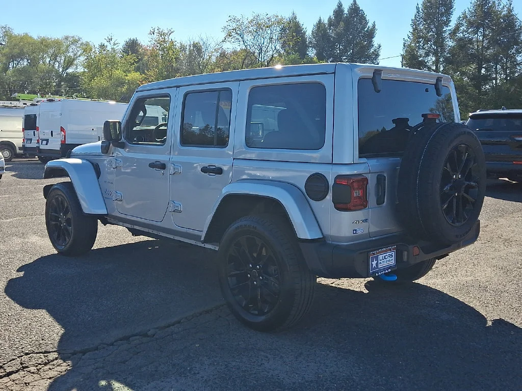Used 2024 Silver Jeep Sahara 4xe image 8