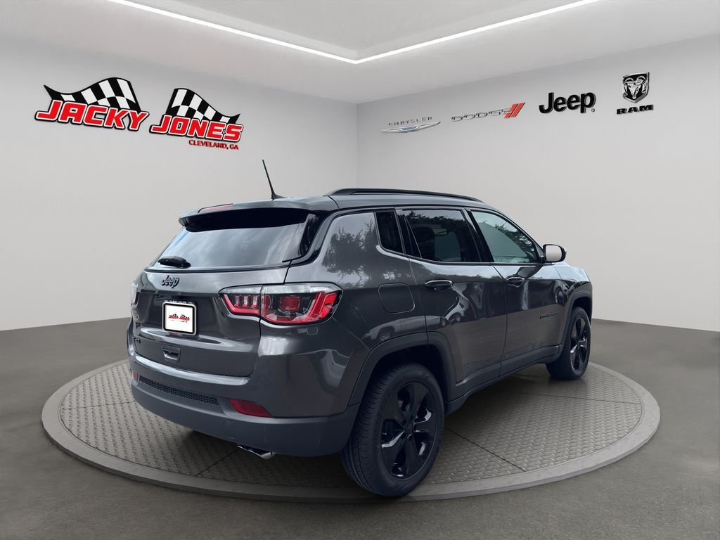Used 2019 Granite Crystal Met Jeep Altitude image 11