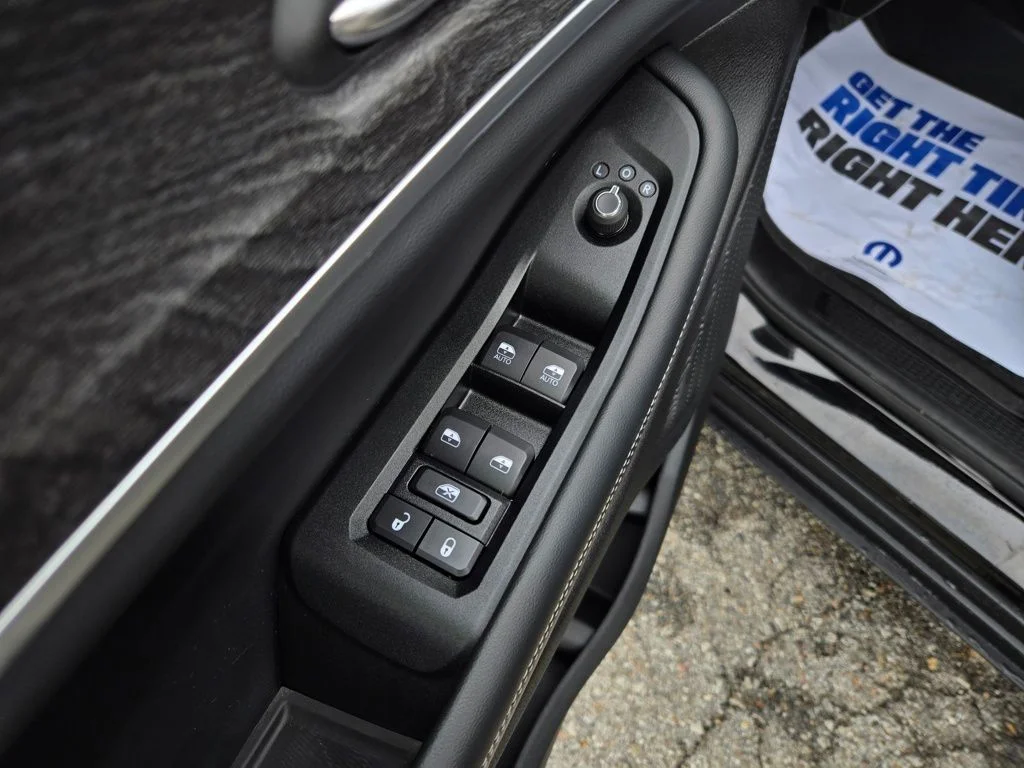 Used 2025 Black Jeep Limited image 13
