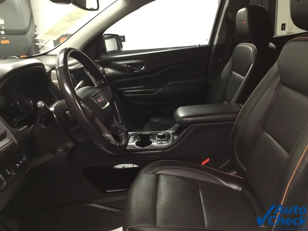 Used 2022 White GMC AT4 image 25