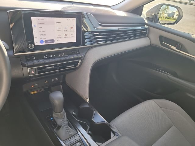 Used 2025 White Toyota LE image 19