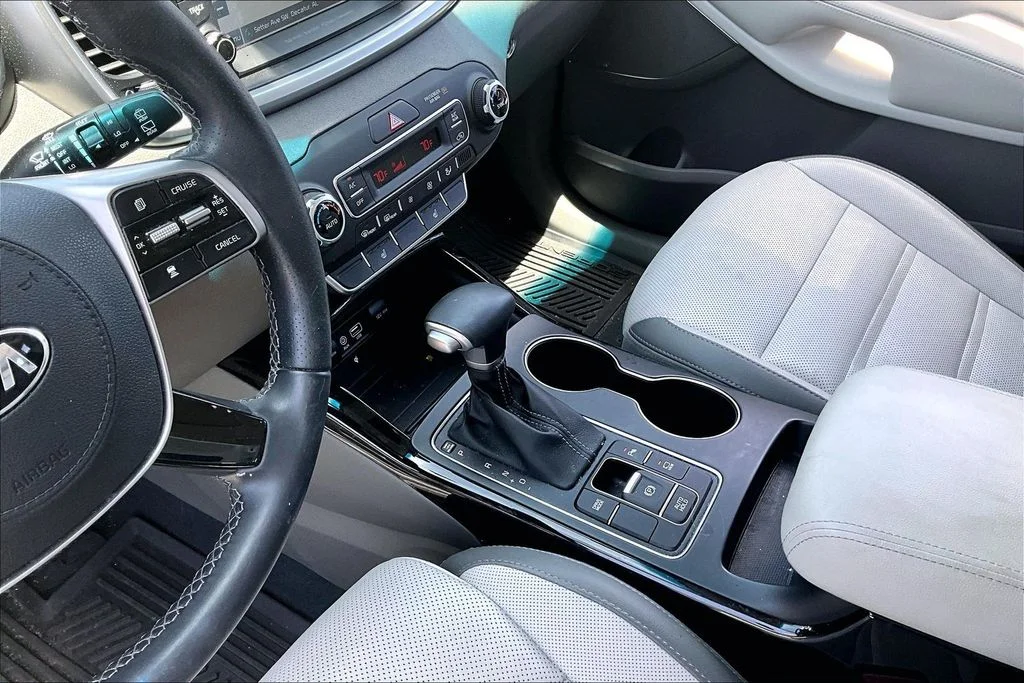 Used 2020 White Kia SX image 17