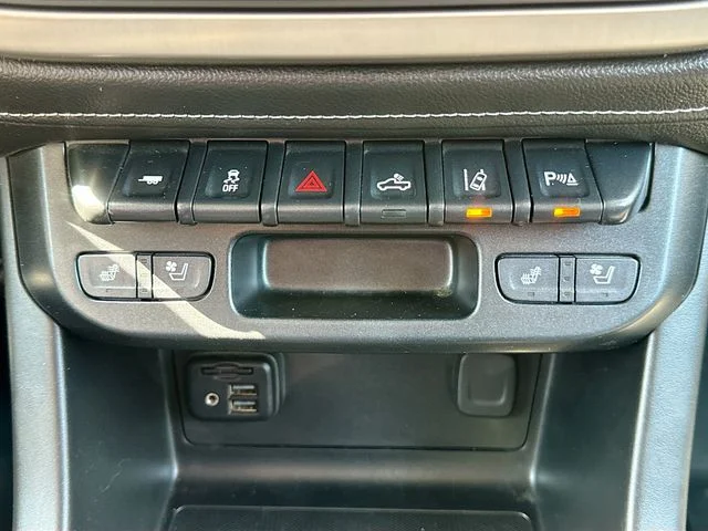 Used 2019 Black GMC Denali image 17