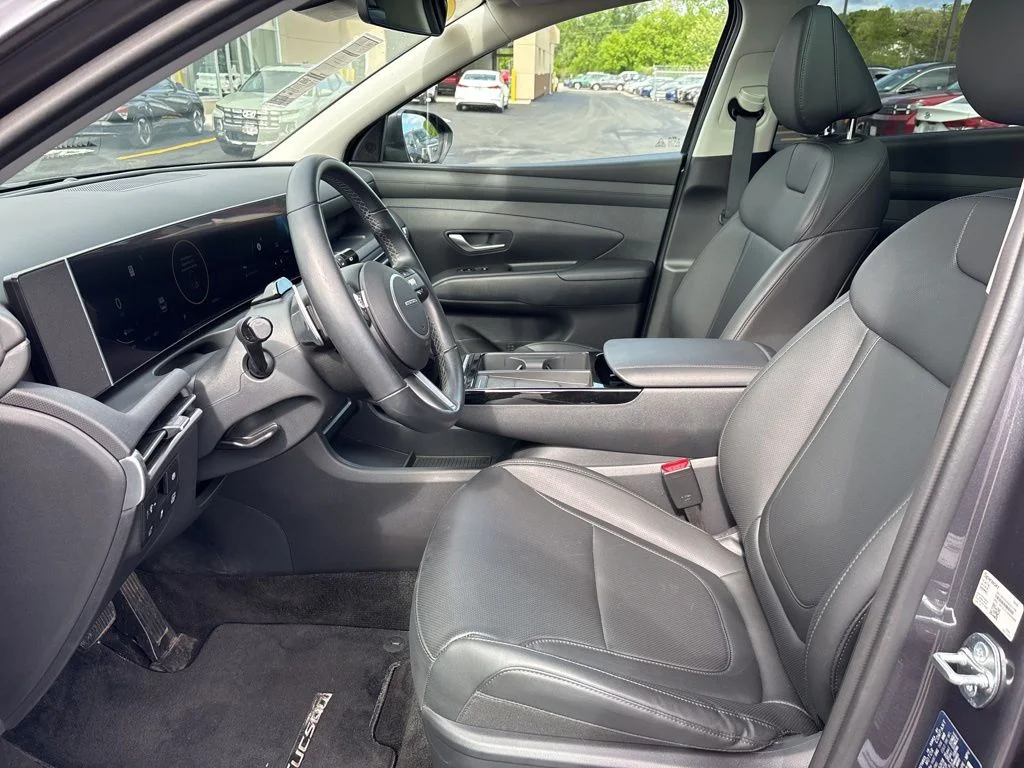 Used 2025 Gray Hyundai SEL Convenience image 14