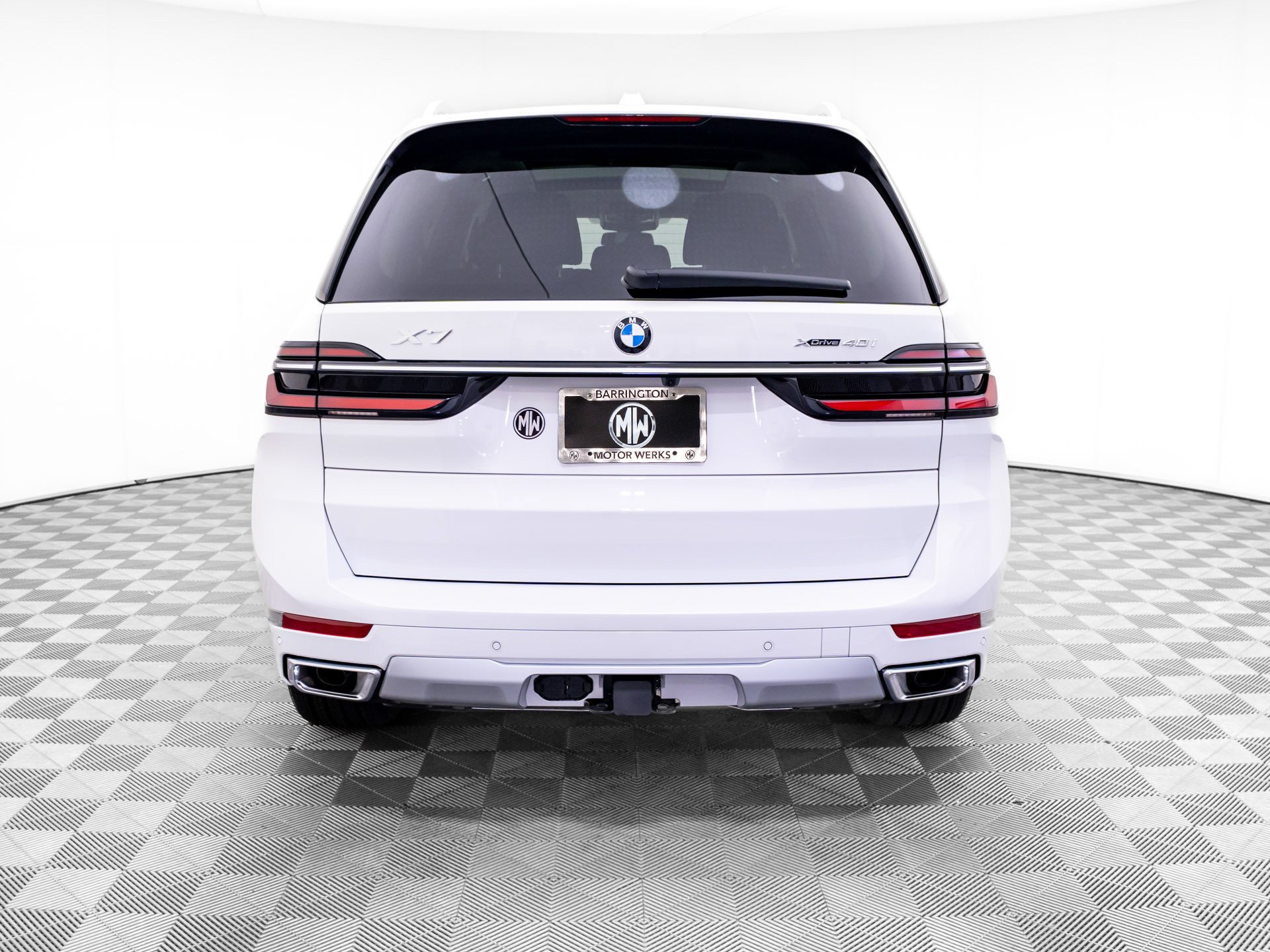 New 2026 Mineral White Metallic BMW xDrive40i image 5