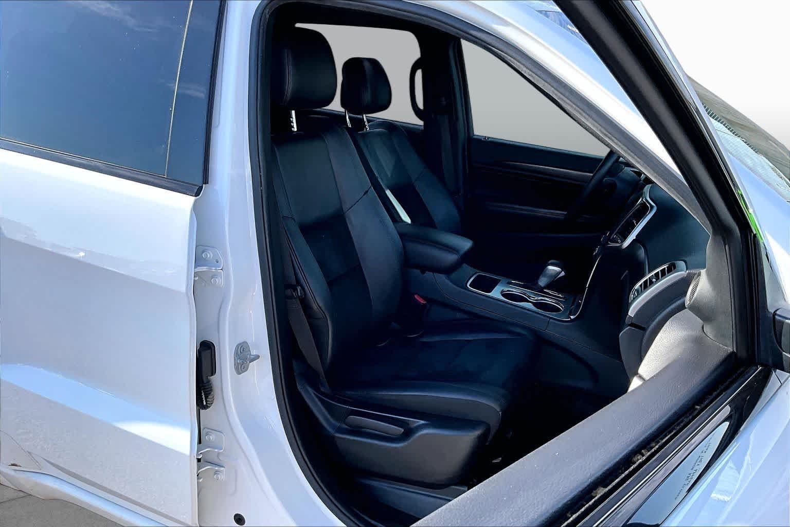 Used 2018 Bright White Clearcoat Jeep Altitude image 11