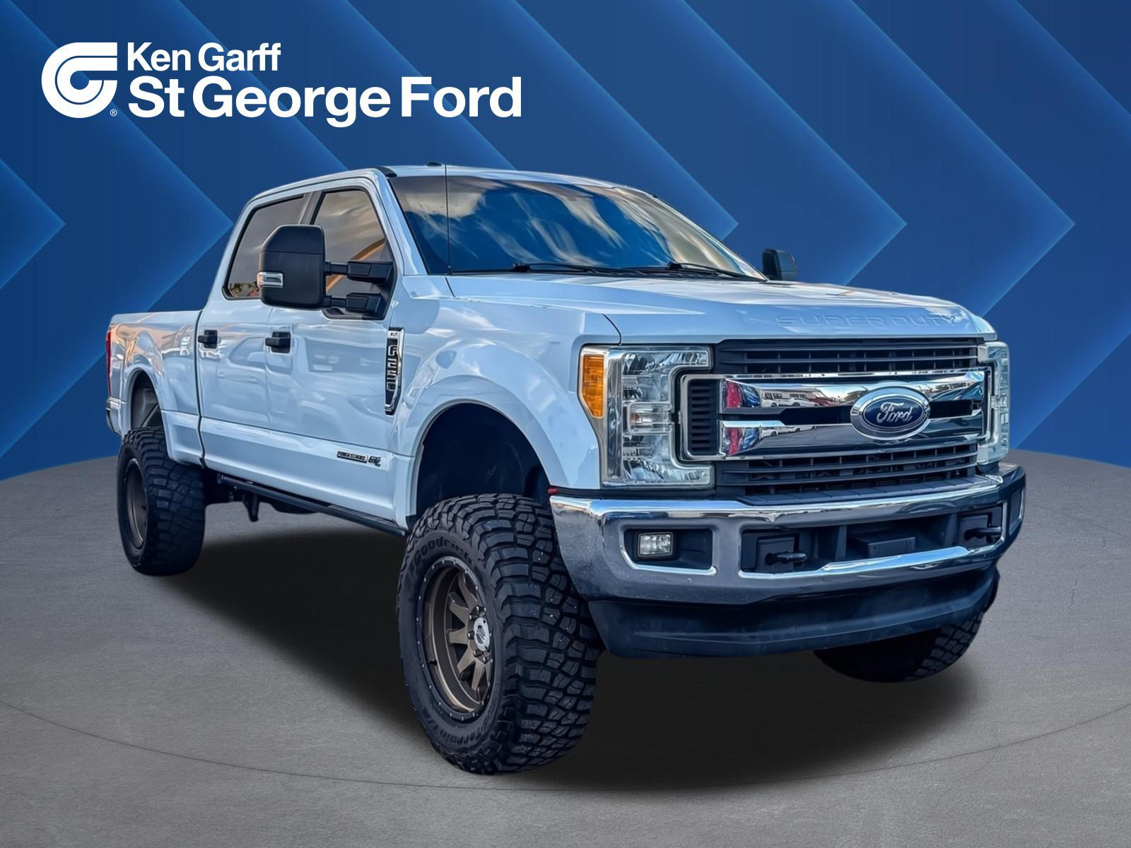 Used 2017 Oxford White Ford XLT image 1