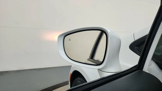 Used 2018 White Chrysler Touring L image 18