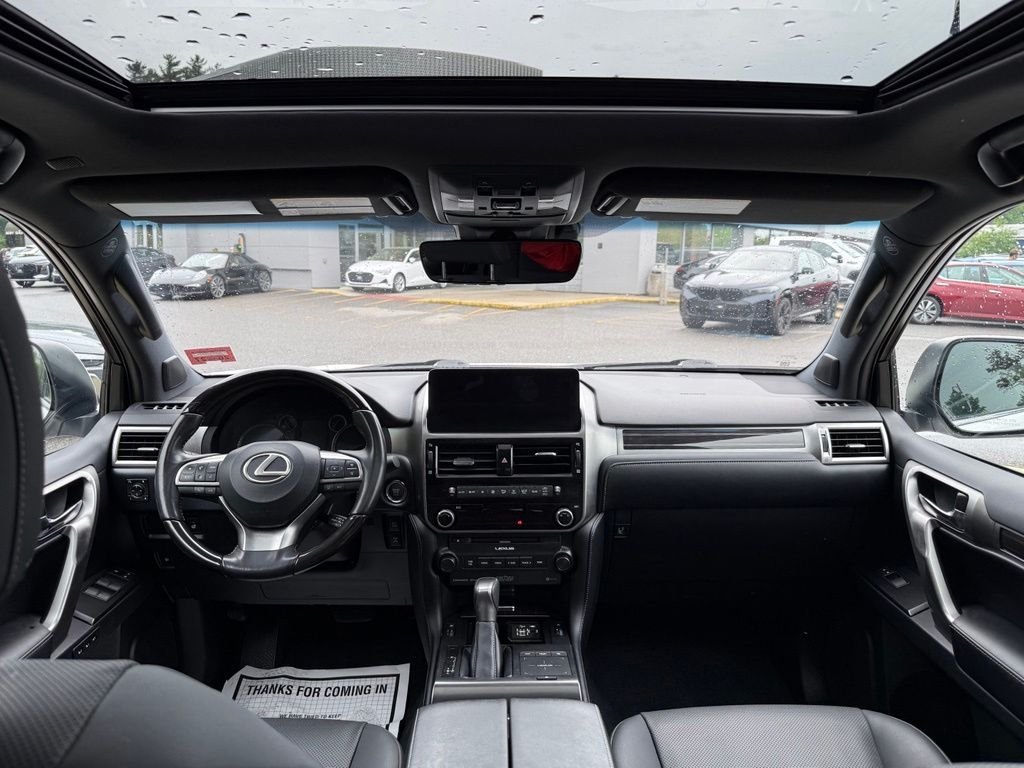 Used 2022 White Lexus 460 image 31