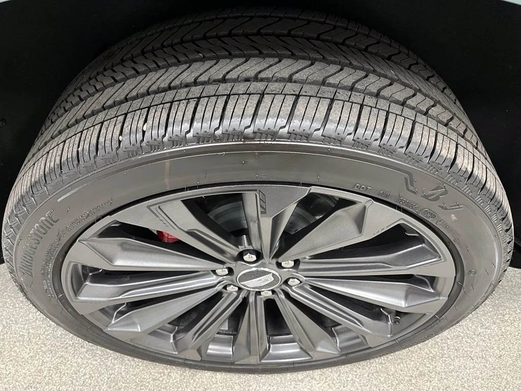 Used 2026 Green Cadillac V-Series image 17