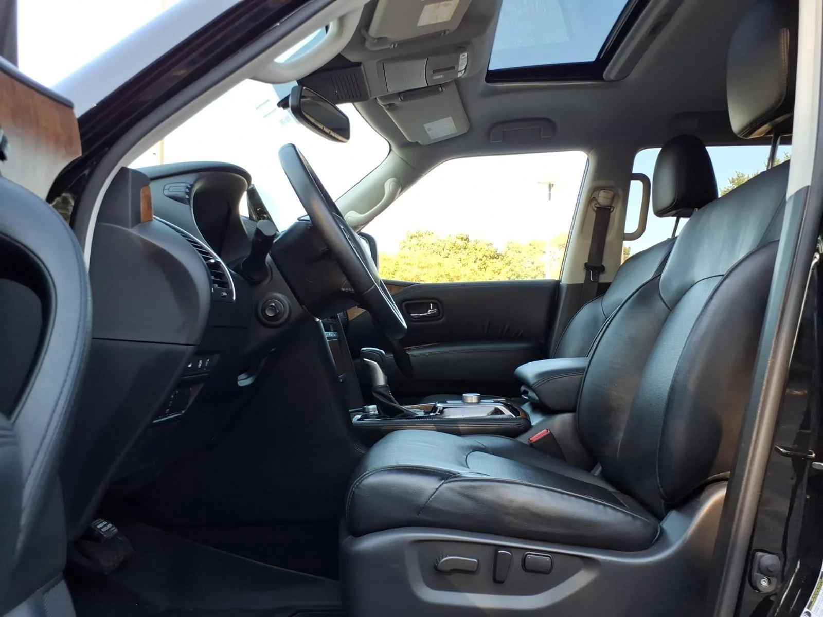 Used 2023 Super Black Nissan SL image 10