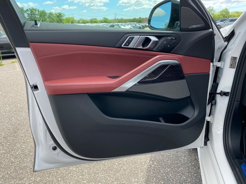 New 2027 Mineral White Metallic BMW xDrive40i image 13