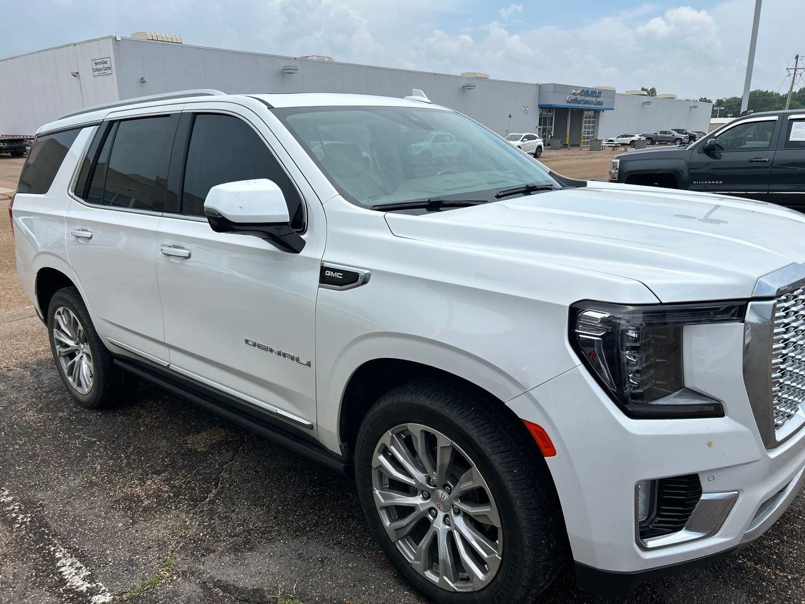 Used 2022 White GMC Denali image 12