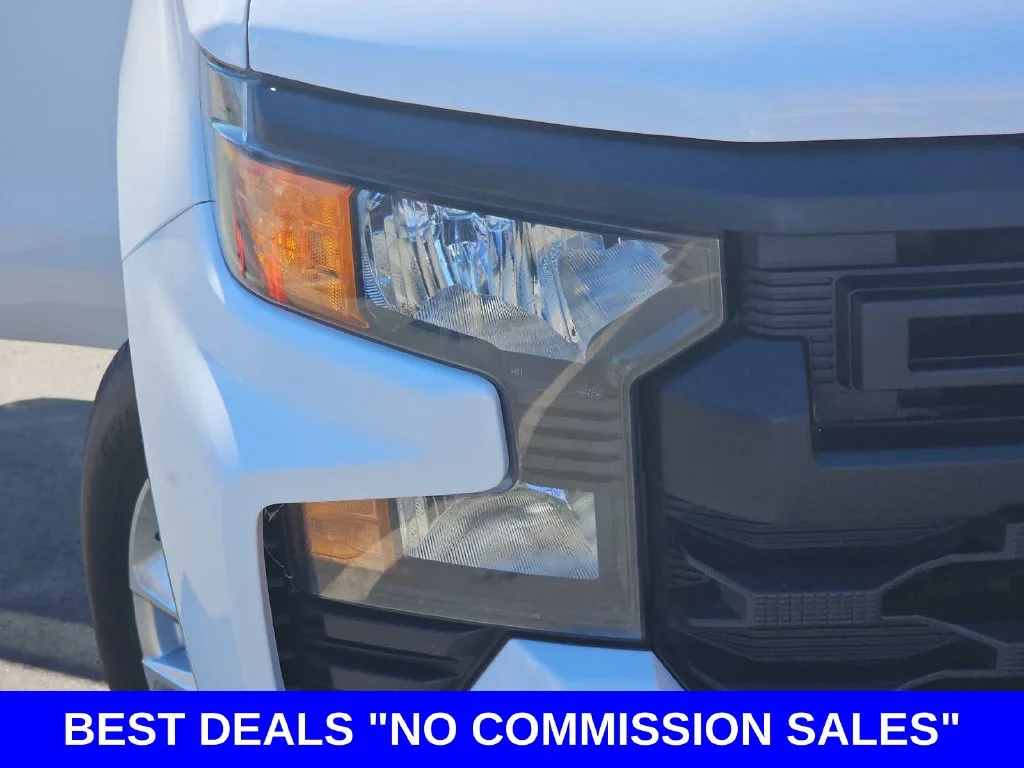 Used 2024 White Chevrolet Custom image 33