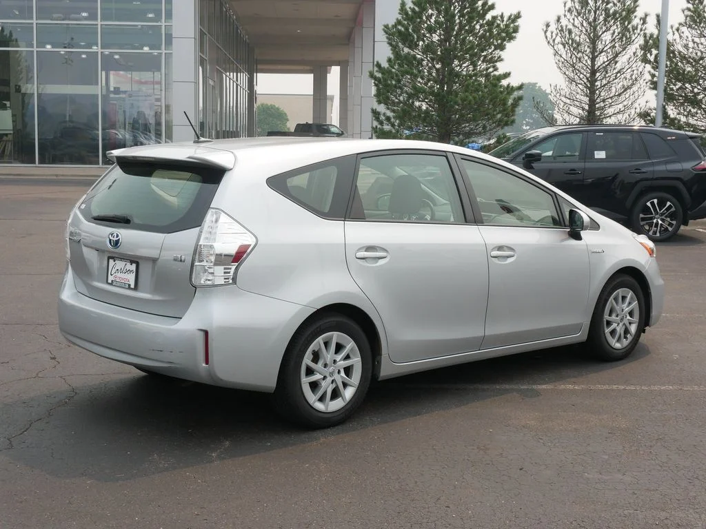 Used 2014 Silver Toyota Three image 5