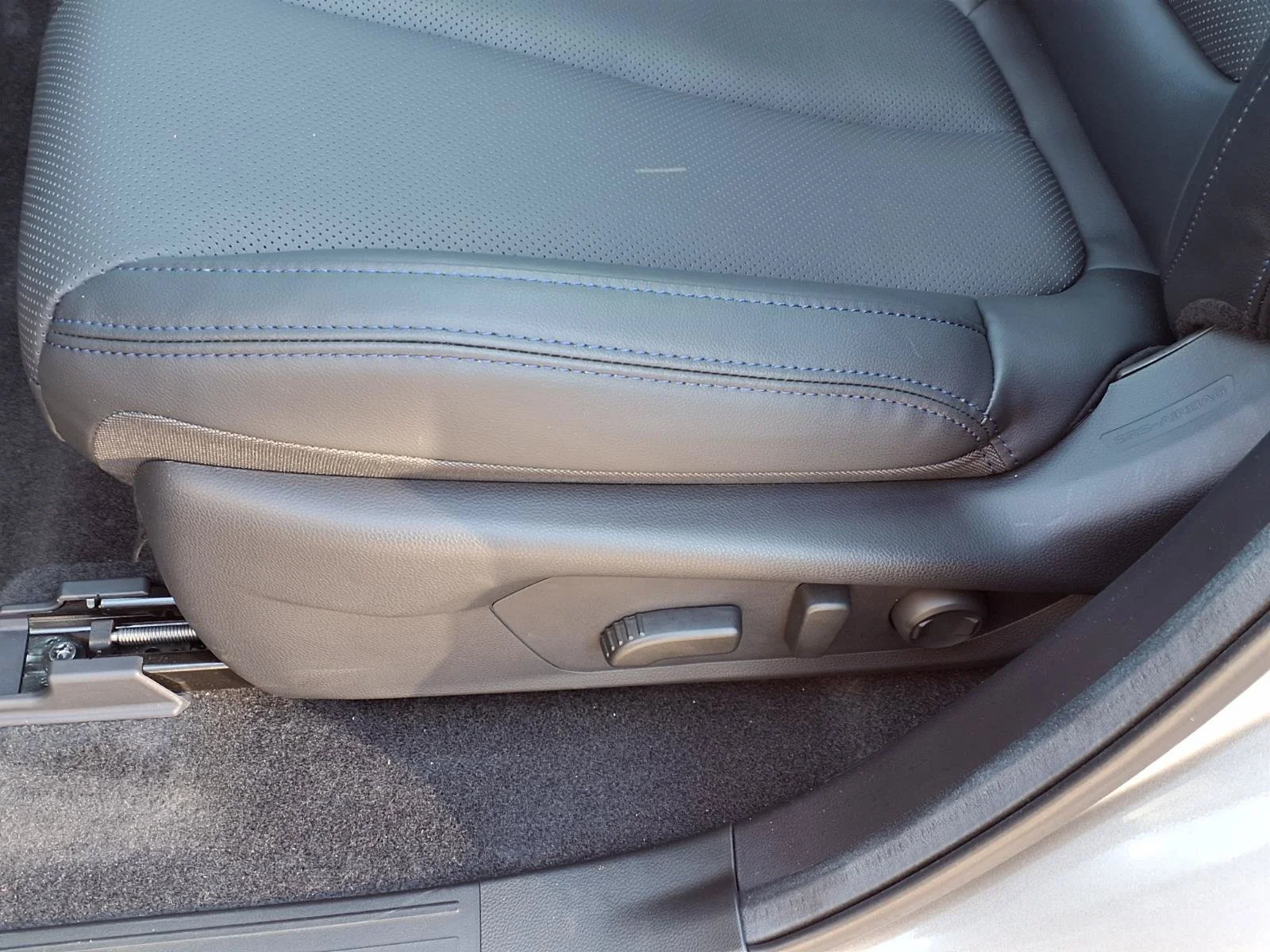 Used 2026 Ice Silver Metallic Subaru Limited image 24
