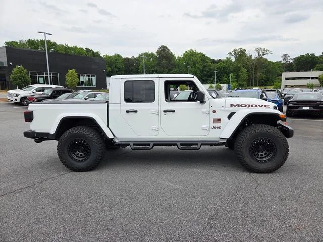 New 2026 Bright White Clear-Coat Exterior Paint Jeep Mojave image 10