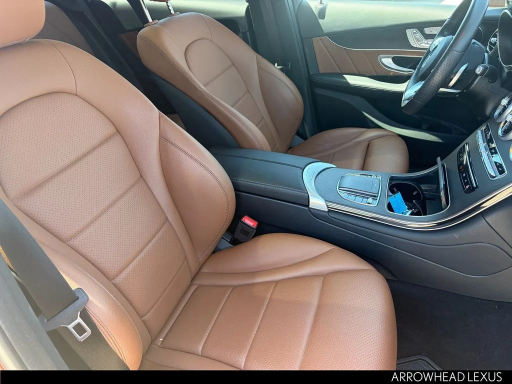 Used 2022 Red Mercedes-Benz GLC 300 image 33
