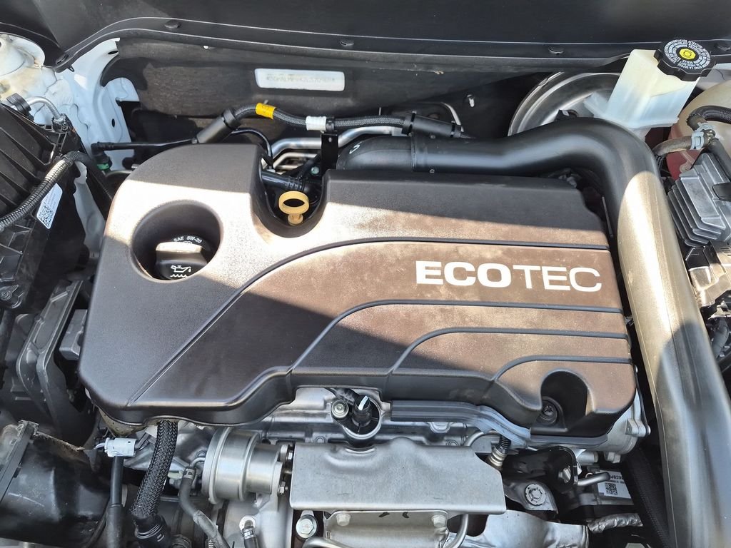 Used 2018 White GMC SLE image 33