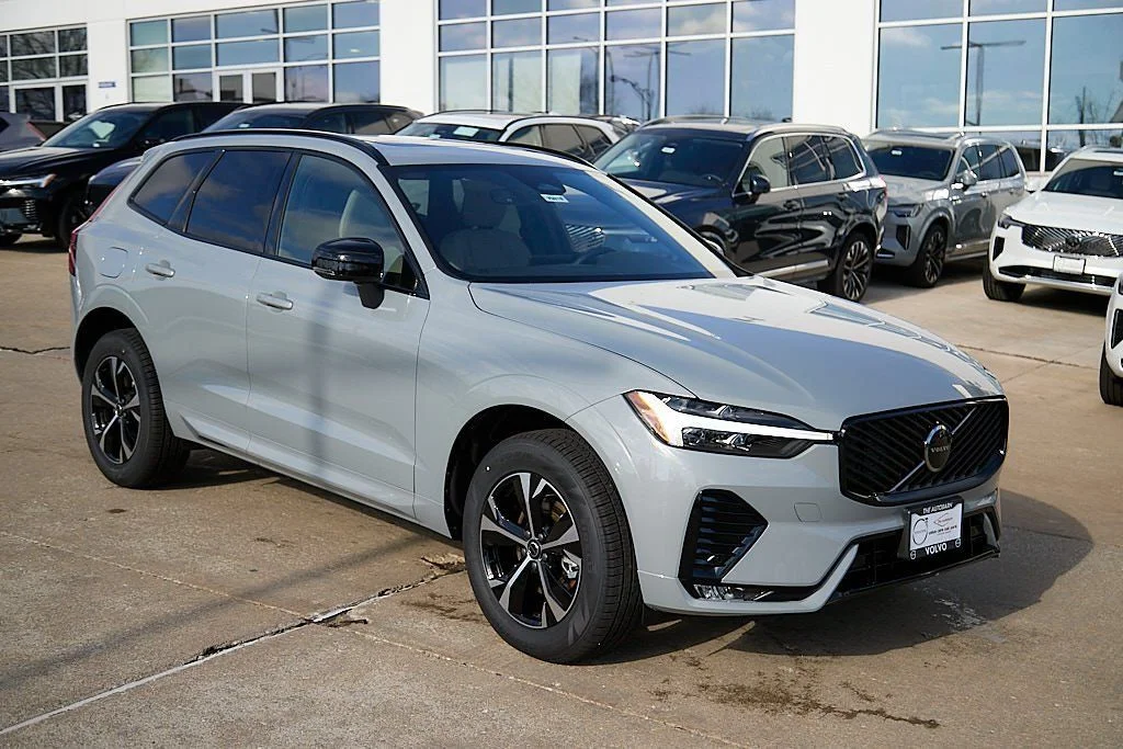 New 2026 Vapour Grey Volvo Core image 4