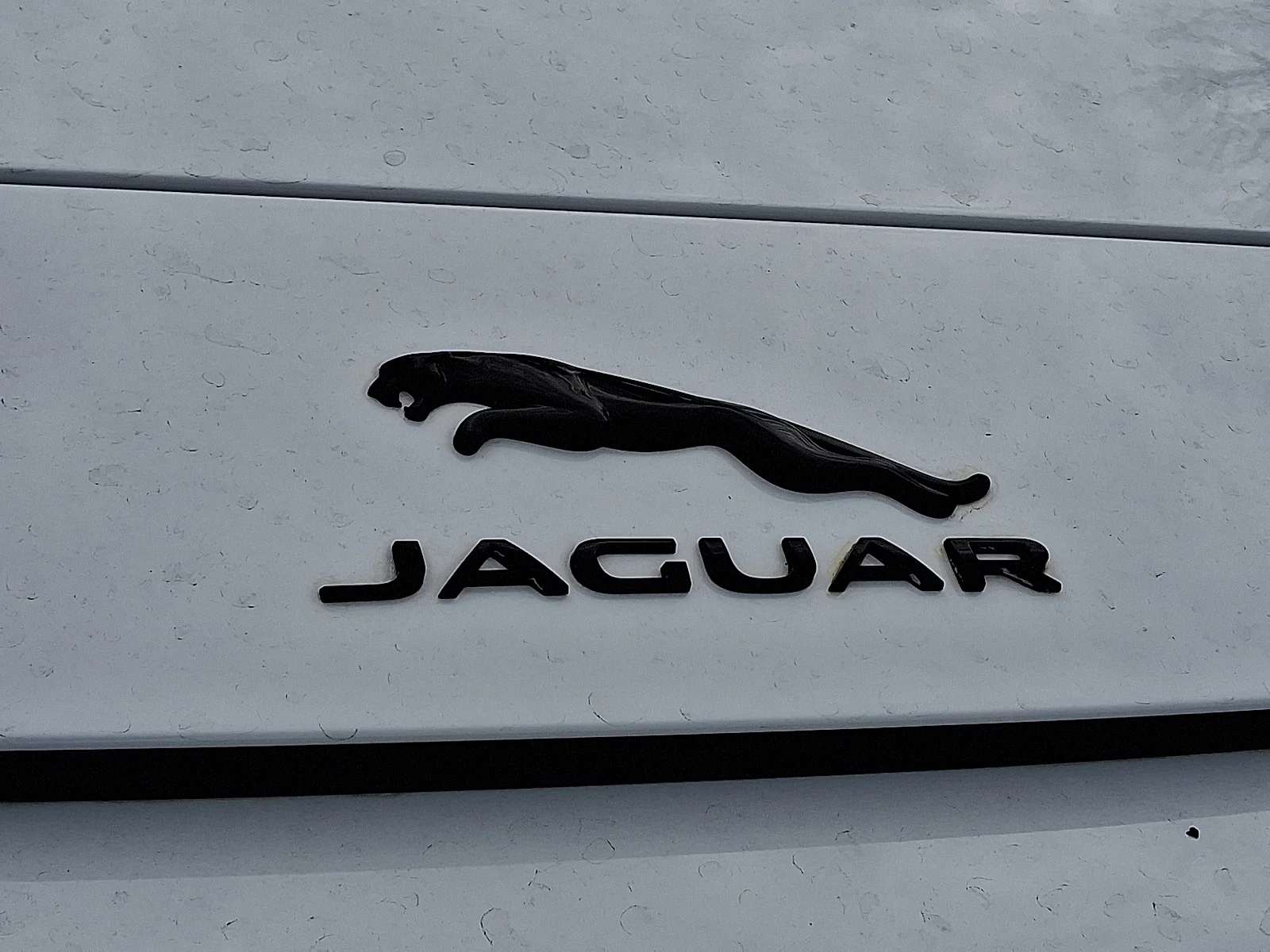 New 2024 Fuji White Jaguar P450 R-Dynamic RWD Automatic image 20